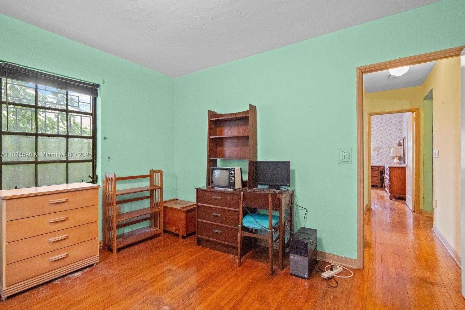 Small Image of 2025 SOUTH WEST 19TH ST, Miami Number 15
