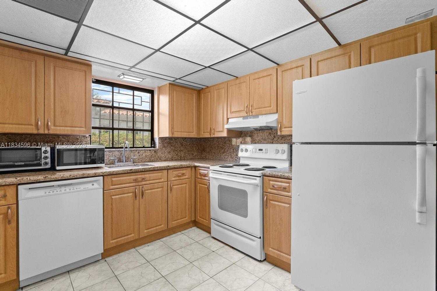 Small Image of 2025 SOUTH WEST 19TH ST, Miami Number 16