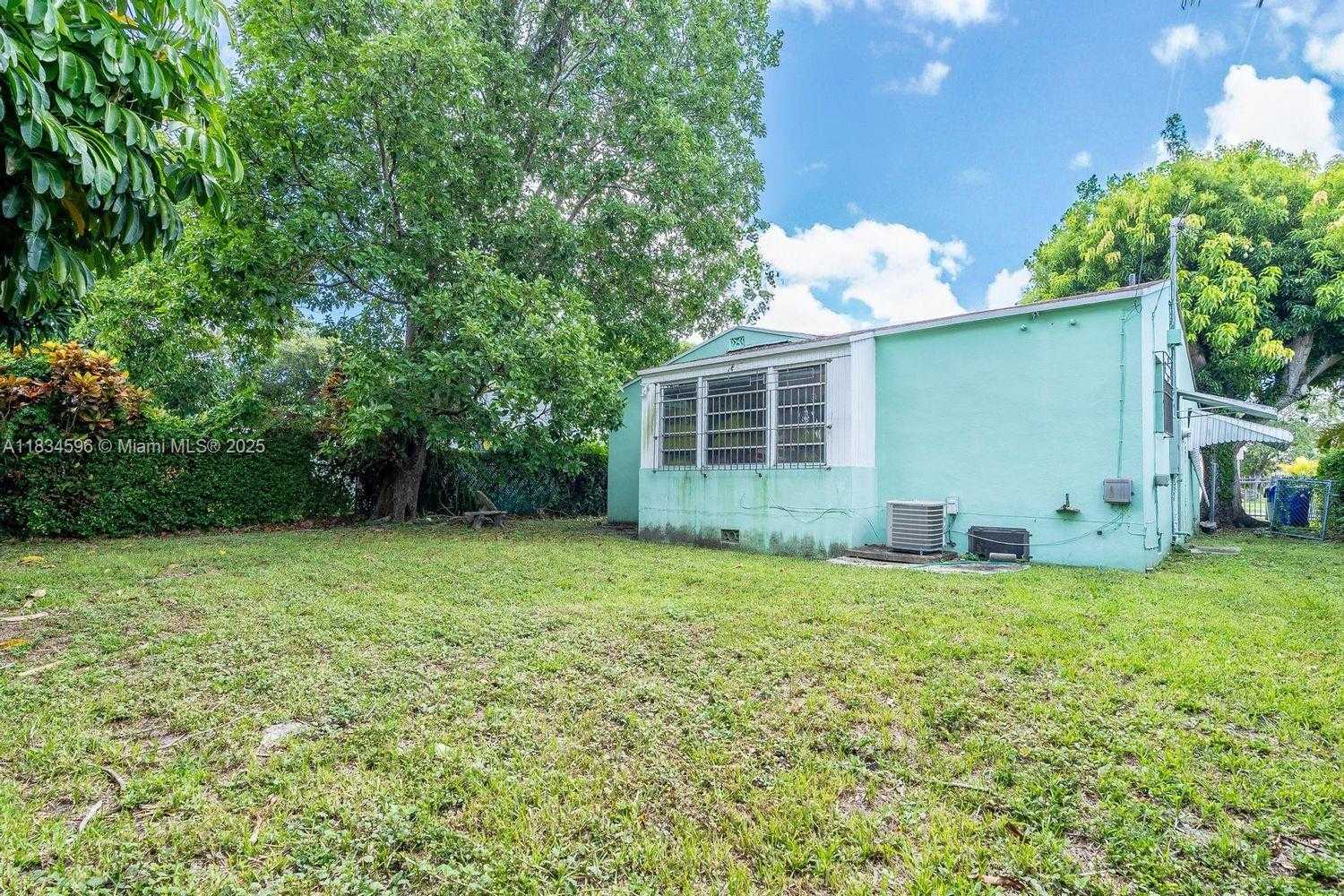 Small Image of 2025 SOUTH WEST 19TH ST, Miami Number 18