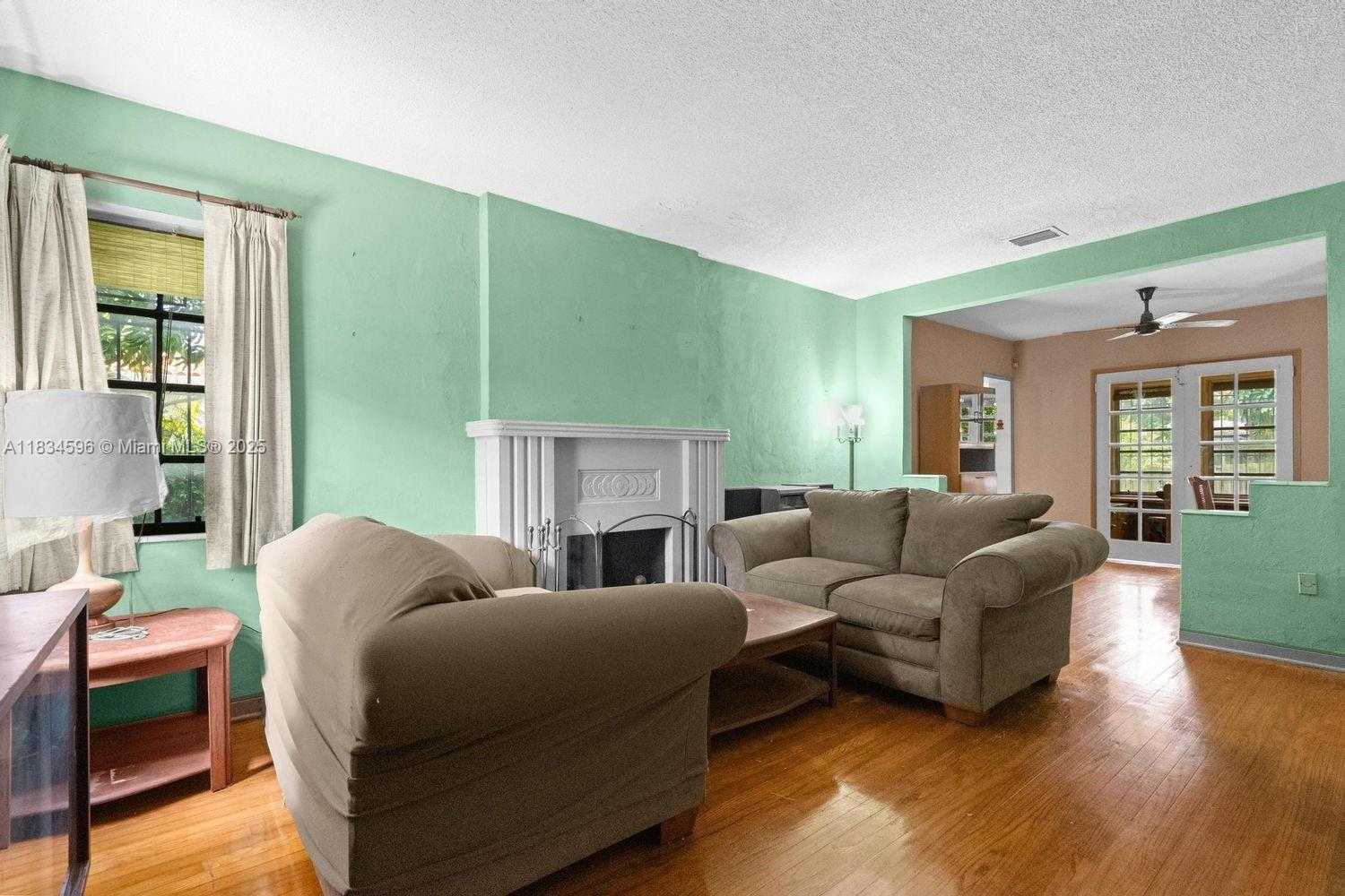 Small Image of 2025 SOUTH WEST 19TH ST, Miami Number 3