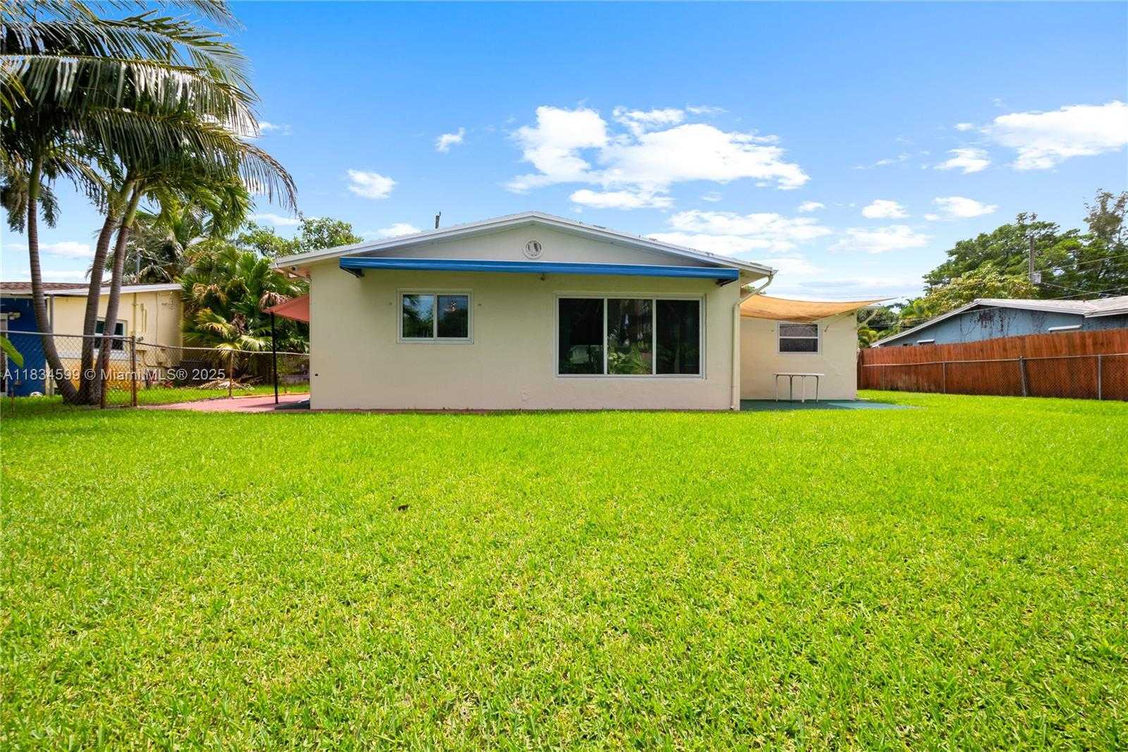 Small Image of 4421 SOUTH WEST 33RD AVE, Dania Beach Number 14