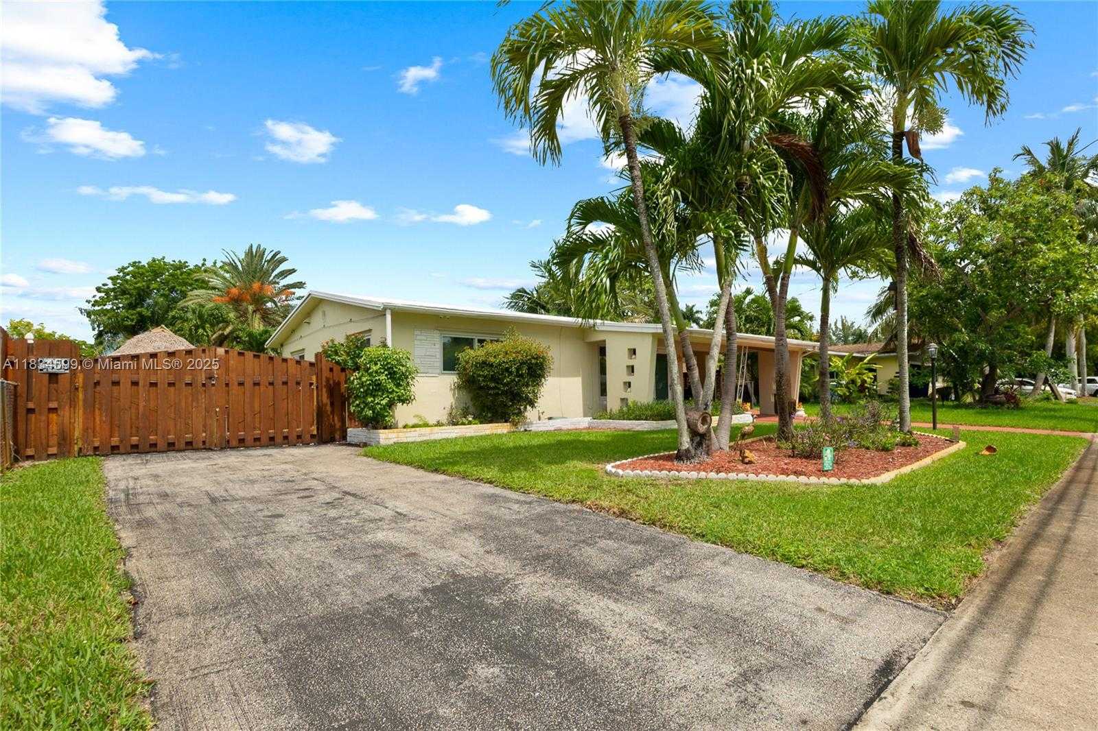 Small Image of 4421 SOUTH WEST 33RD AVE, Dania Beach Number 2