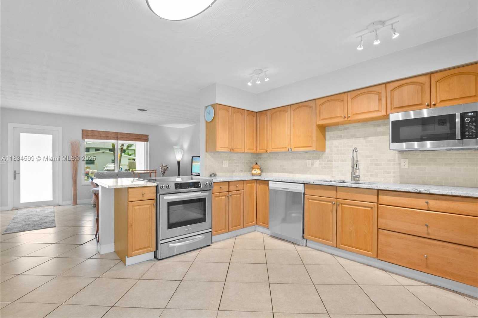 Small Image of 4421 SOUTH WEST 33RD AVE, Dania Beach Number 4