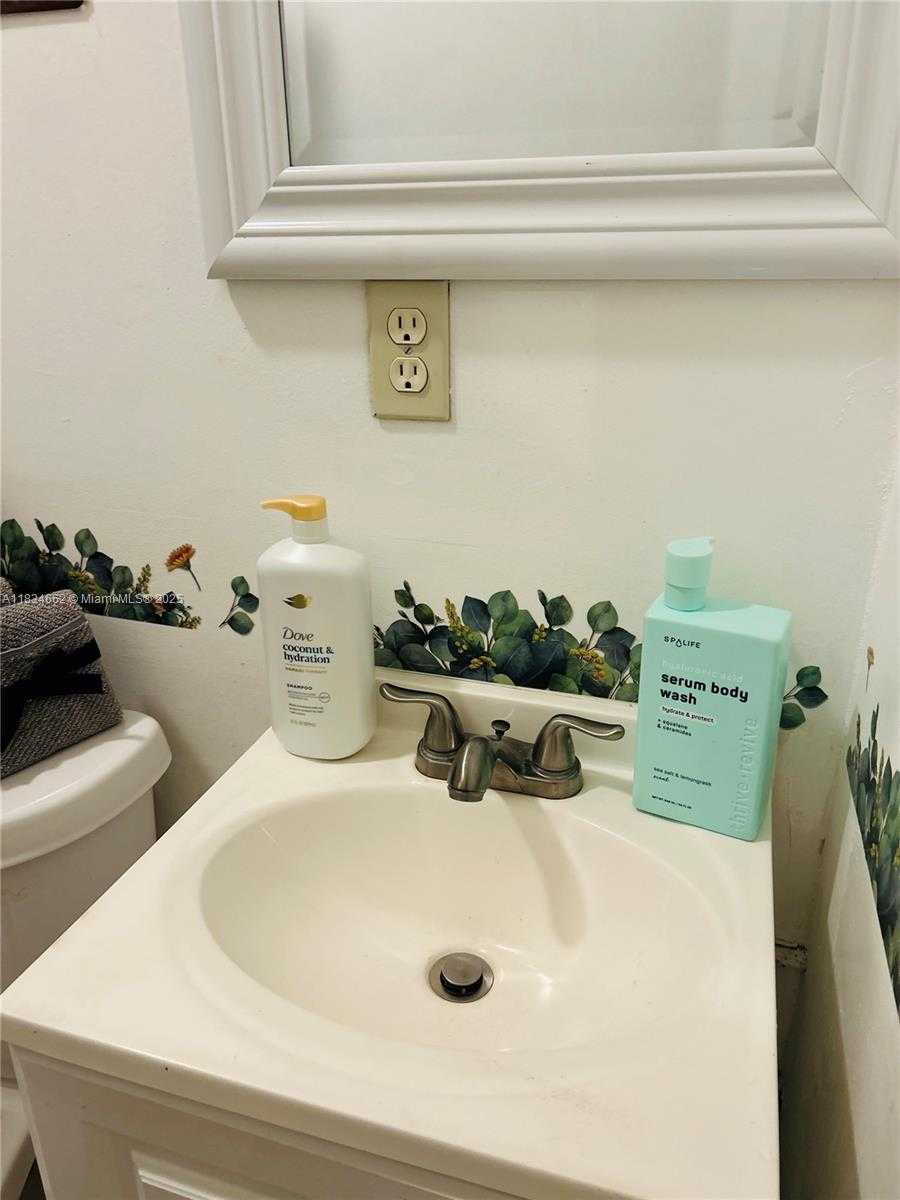 Small Image of 301 NORTH WEST 146TH ST, Miami Number 12