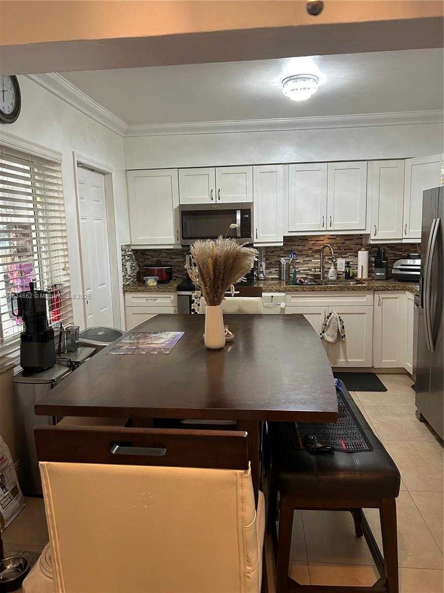 Small Image of 301 NORTH WEST 146TH ST, Miami Number 2