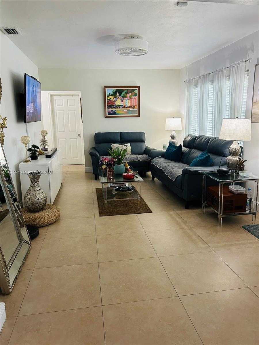 Small Image of 301 NORTH WEST 146TH ST, Miami Number 6
