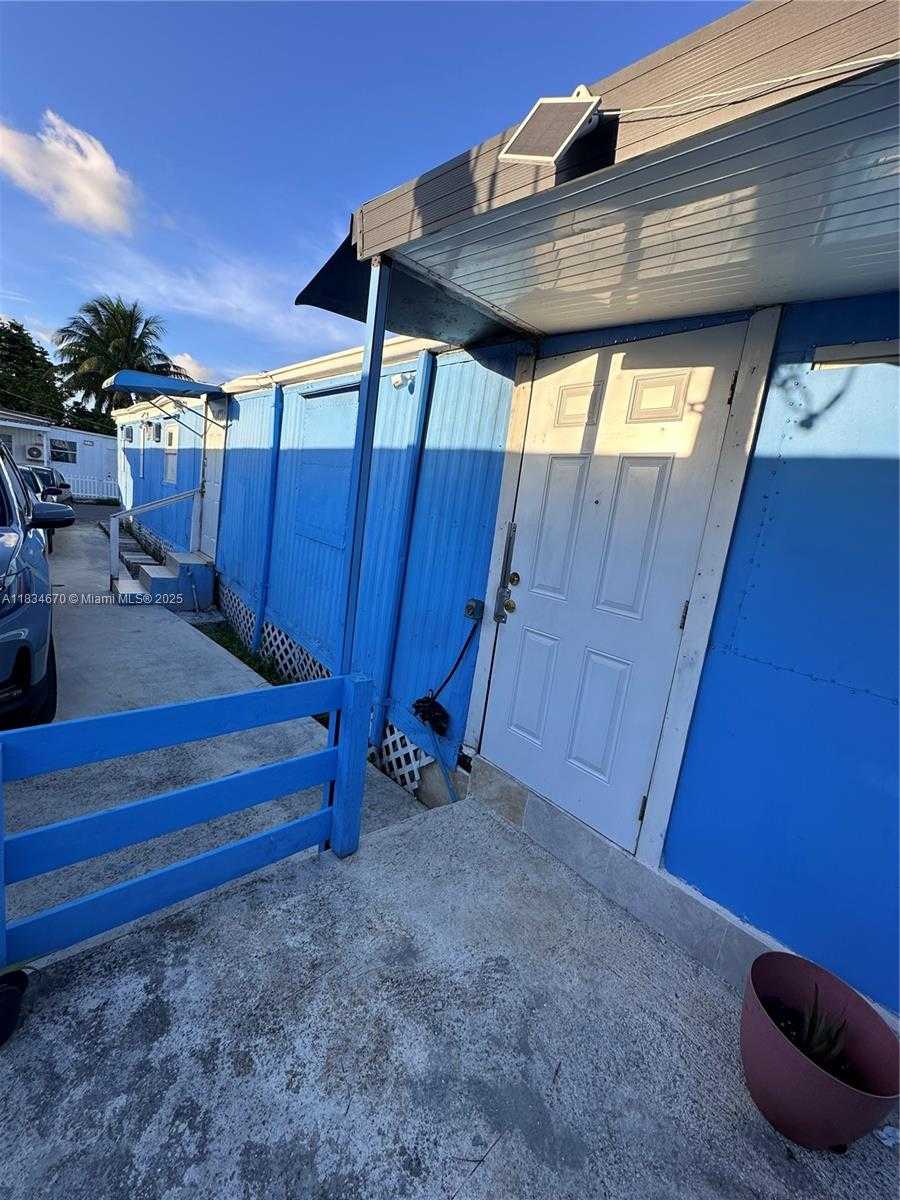 Small Image of 3520 NORTH WEST 79TH ST - F622, Miami Number 3