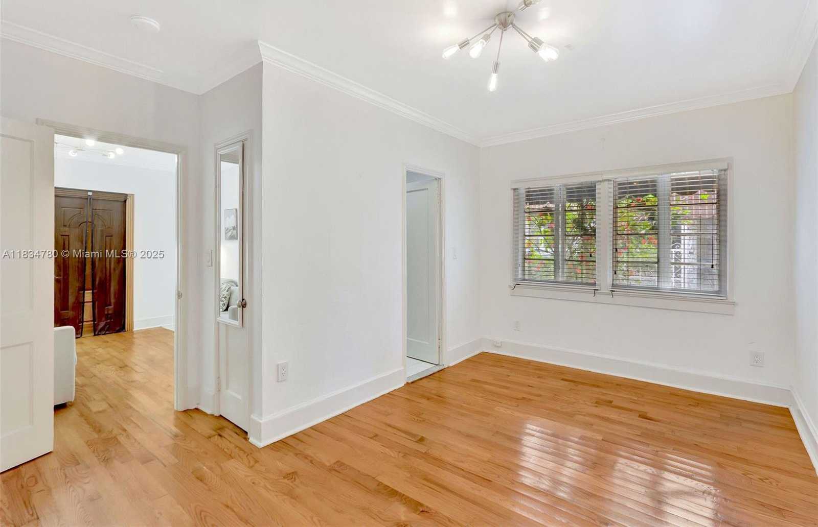 Small Image of 1231 COLUMBUS BLVD, Coral Gables Number 13