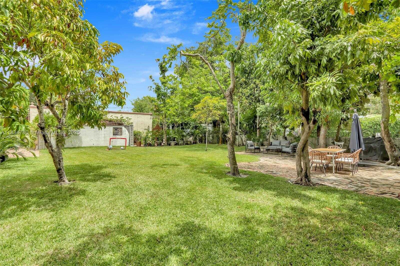 Small Image of 1231 COLUMBUS BLVD, Coral Gables Number 15