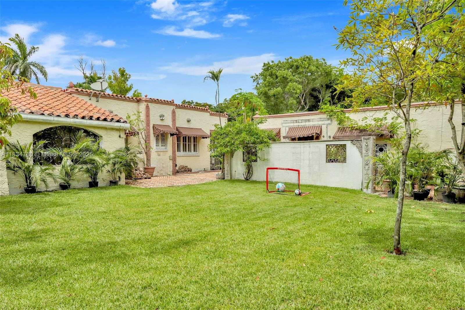 Small Image of 1231 COLUMBUS BLVD, Coral Gables Number 16