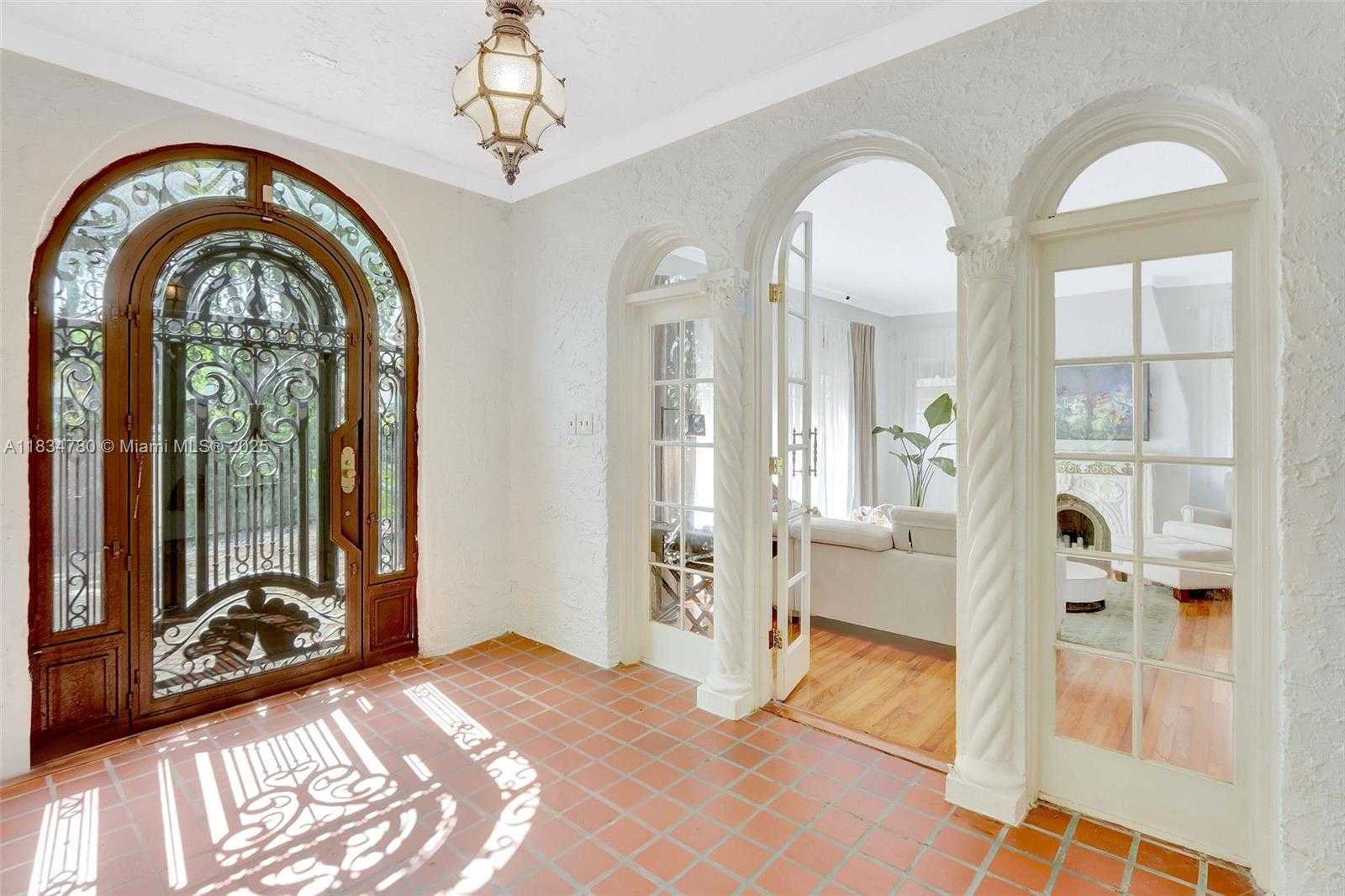 Small Image of 1231 COLUMBUS BLVD, Coral Gables Number 2