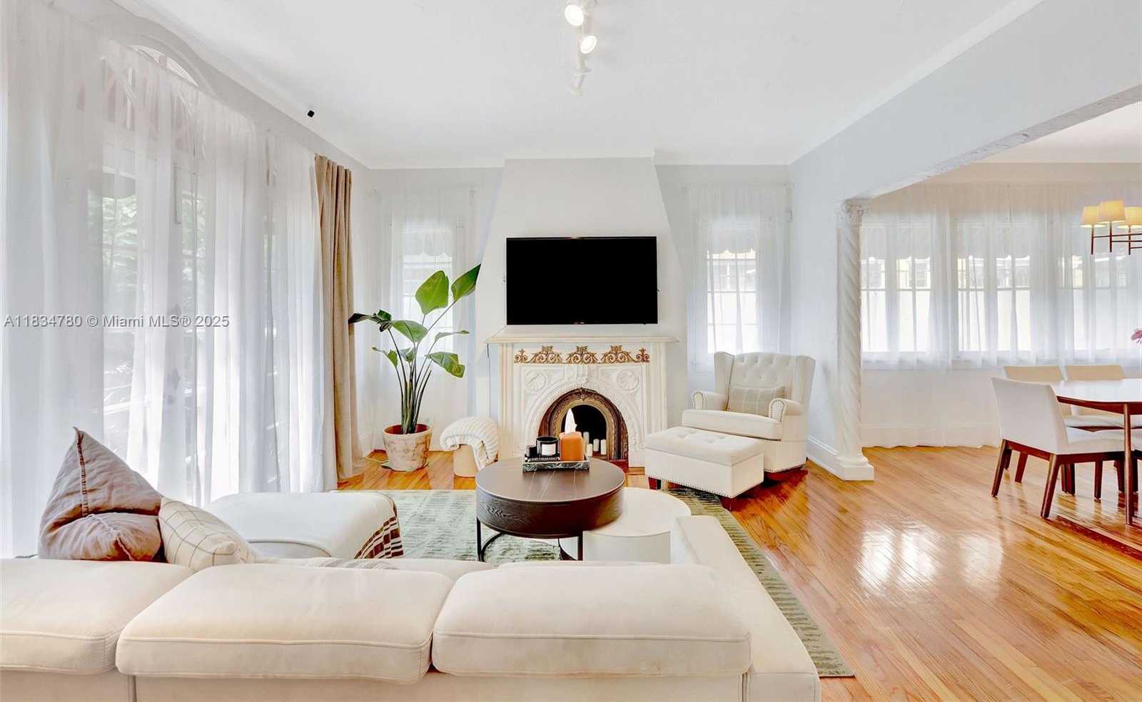 Small Image of 1231 COLUMBUS BLVD, Coral Gables Number 3