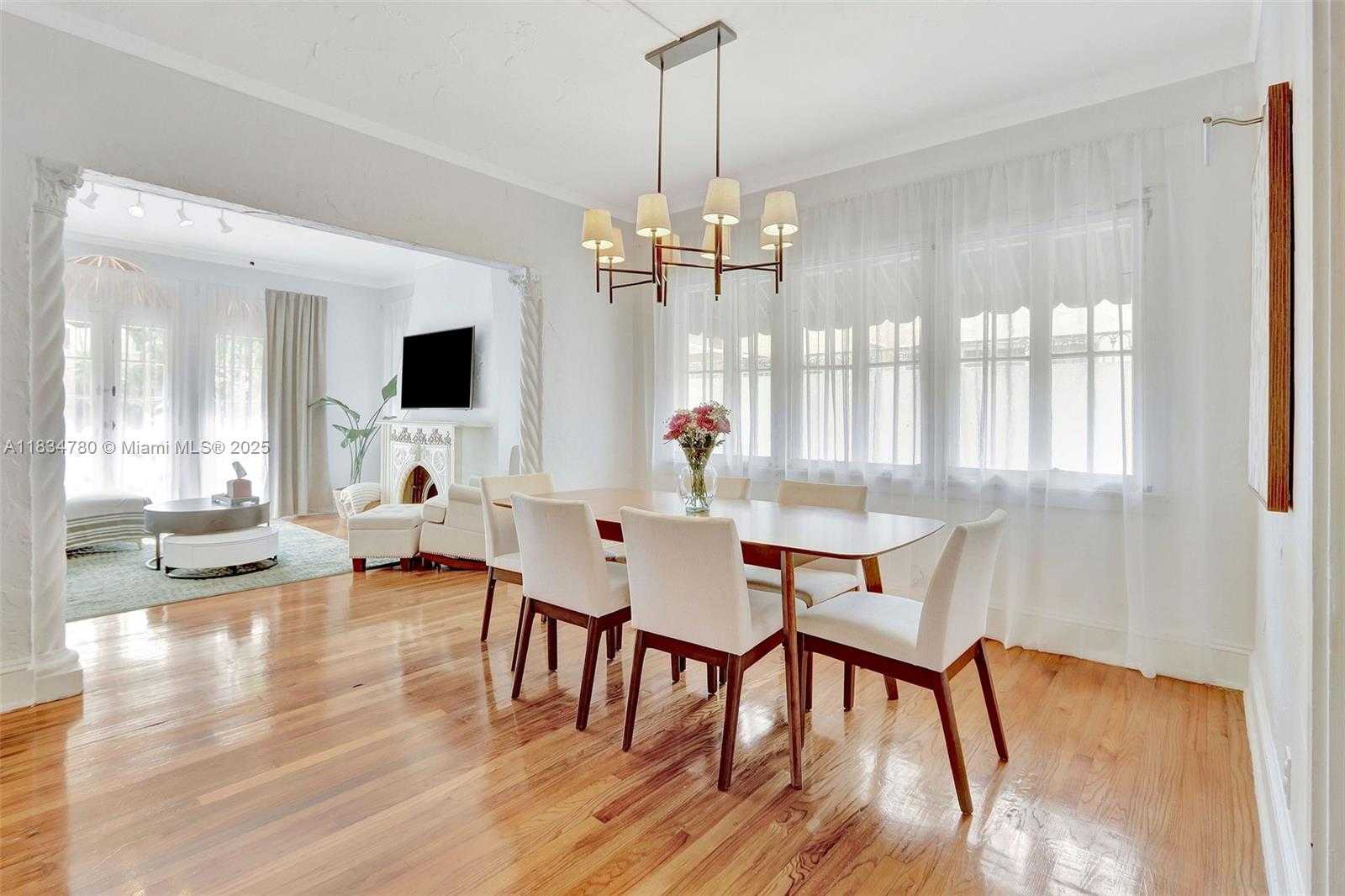 Small Image of 1231 COLUMBUS BLVD, Coral Gables Number 5