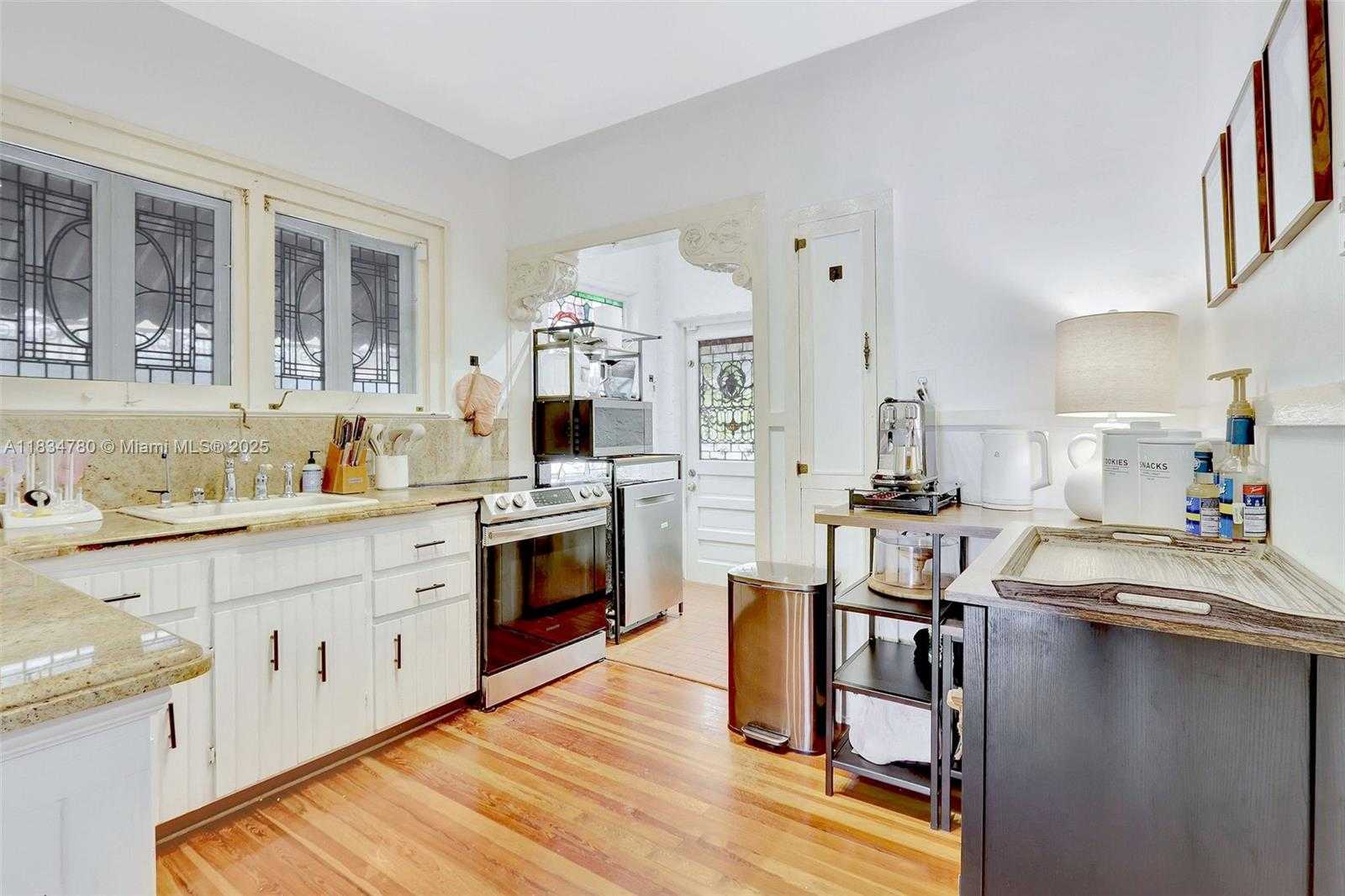 Small Image of 1231 COLUMBUS BLVD, Coral Gables Number 7