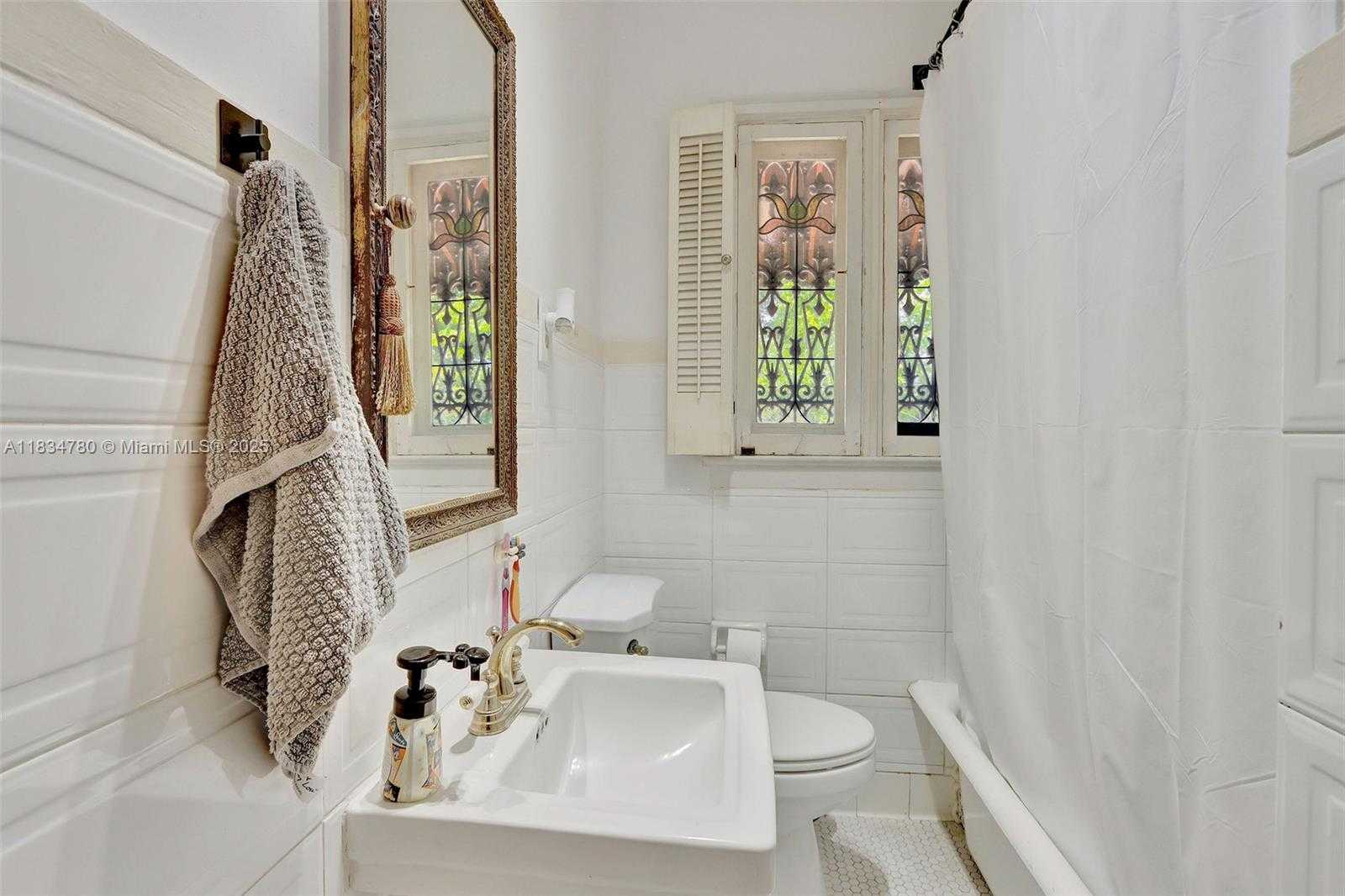 Small Image of 1231 COLUMBUS BLVD, Coral Gables Number 9