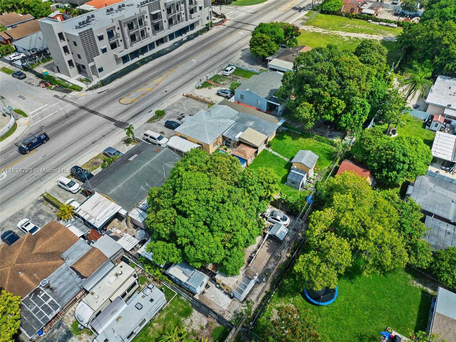 Small Image of 861 SOUTH EAST 8TH AVE, Hialeah Number 3