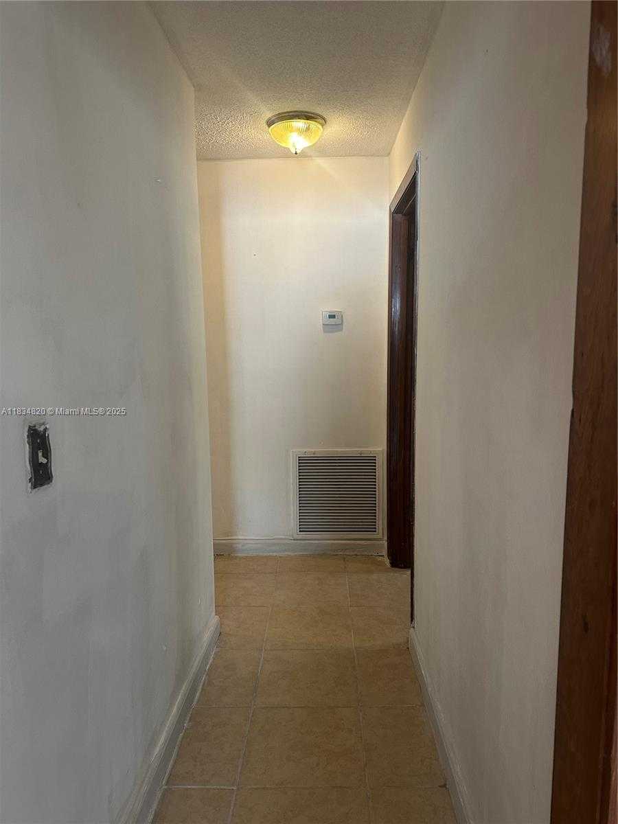 Small Image of 532 BOND, Clewiston Number 10