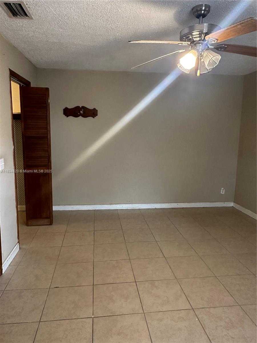 Small Image of 532 BOND, Clewiston Number 11