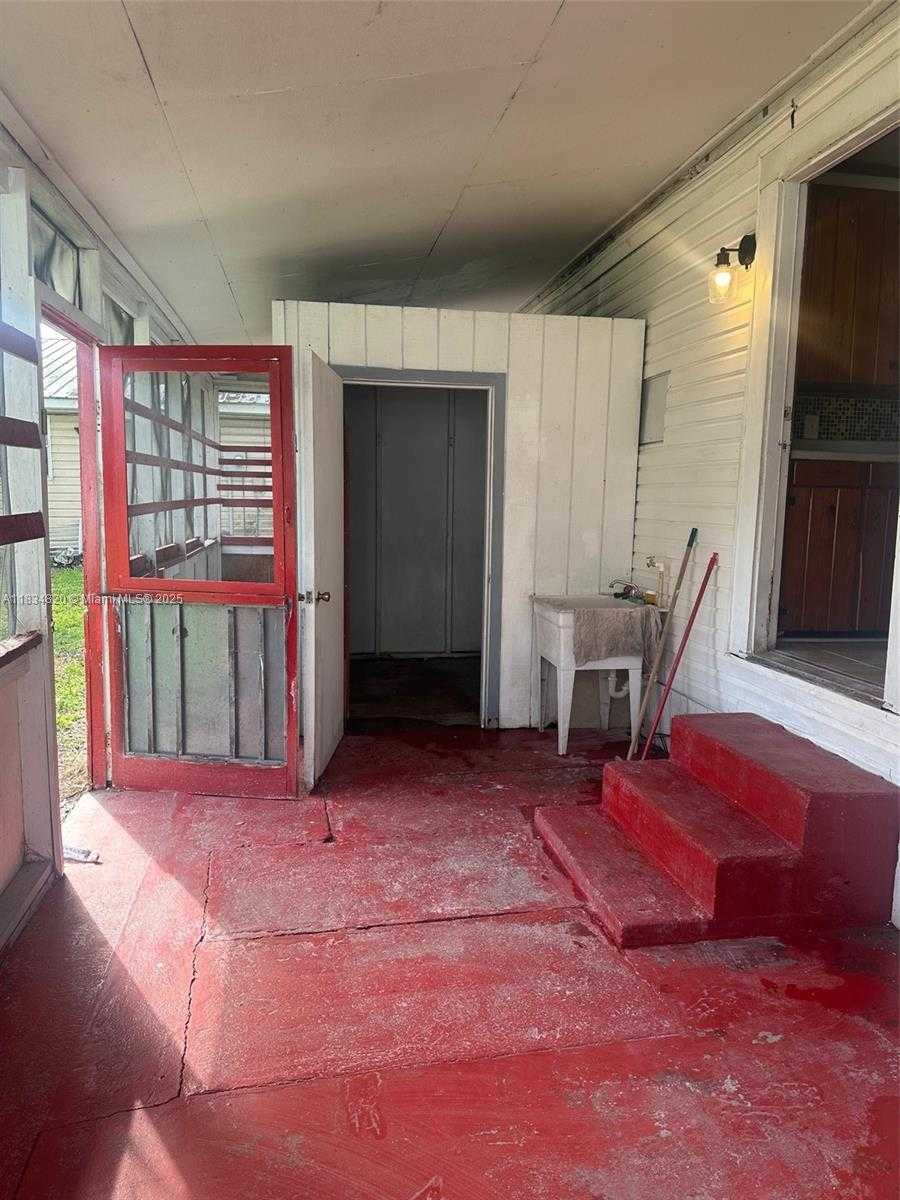 Small Image of 532 BOND, Clewiston Number 14