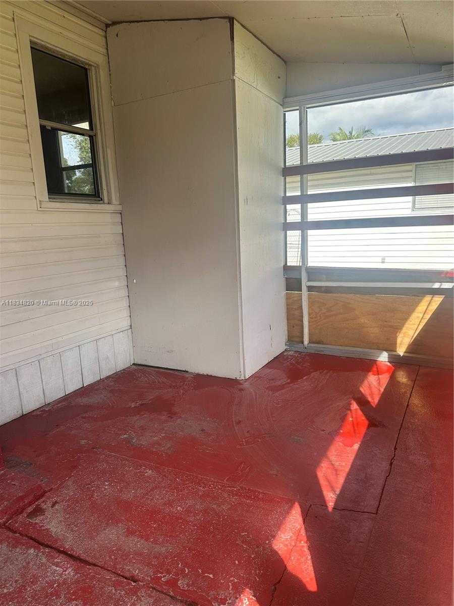 Small Image of 532 BOND, Clewiston Number 15