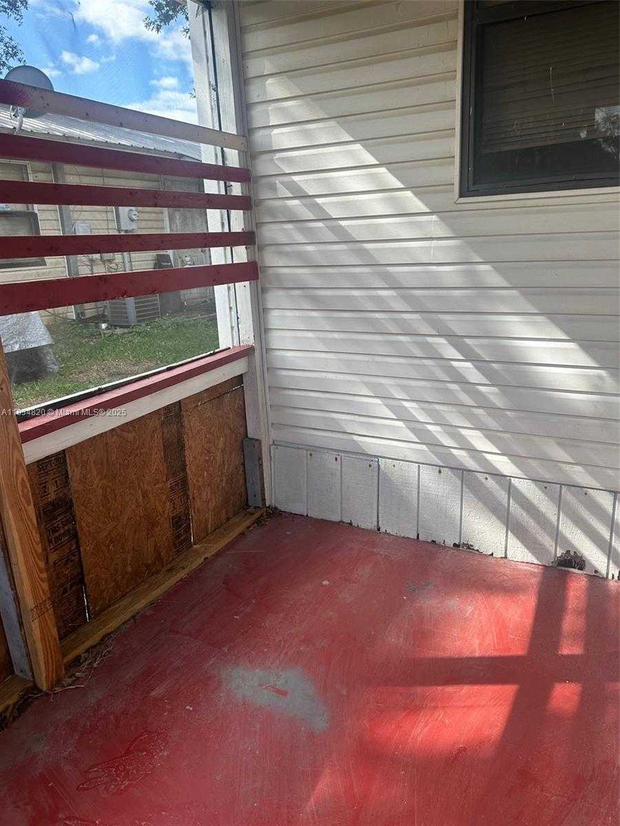 Small Image of 532 BOND, Clewiston Number 16