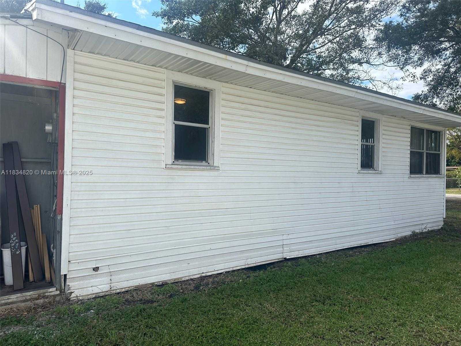 Small Image of 532 BOND, Clewiston Number 18