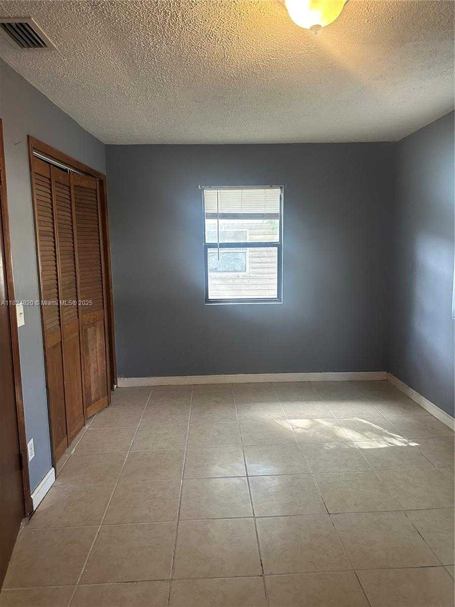 Small Image of 532 BOND, Clewiston Number 6