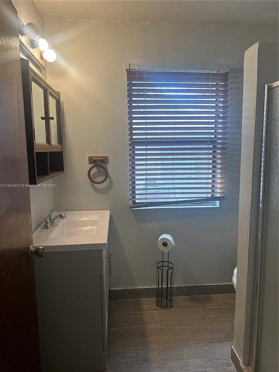 Small Image of 532 BOND, Clewiston Number 8