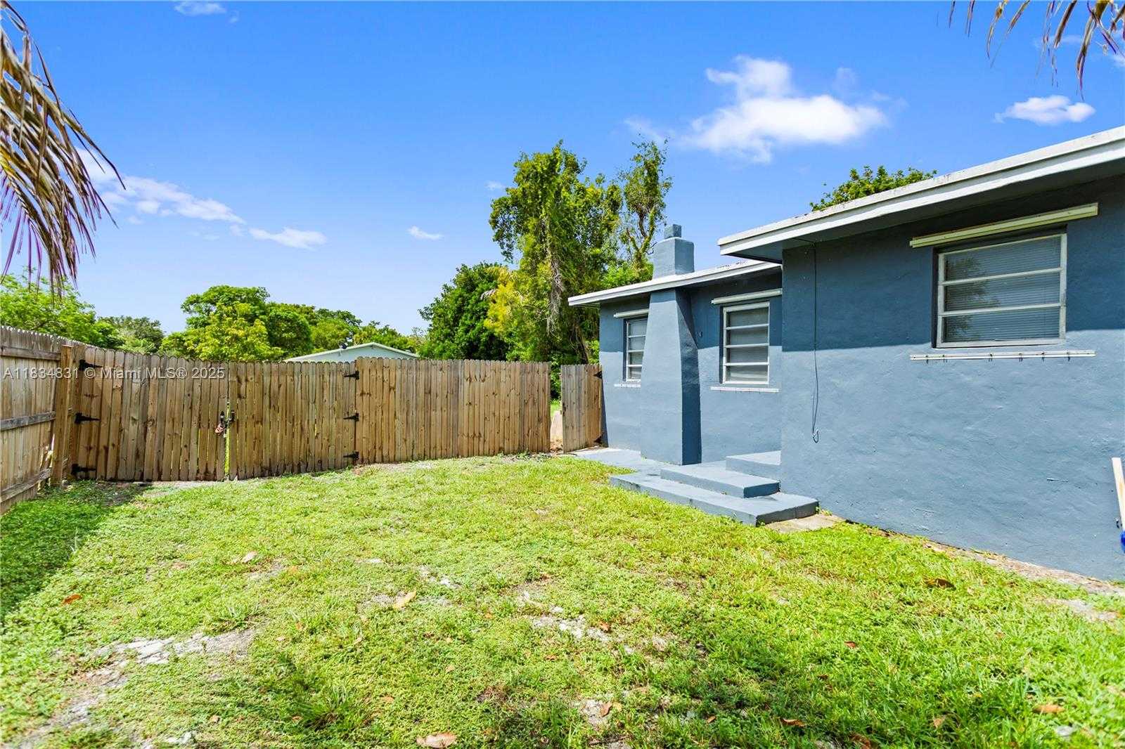 Small Image of 5734 MCKINLEY ST, Hollywood Number 10