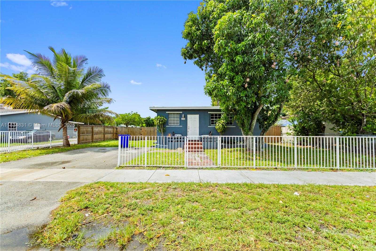 Small Image of 5734 MCKINLEY ST, Hollywood Number 2