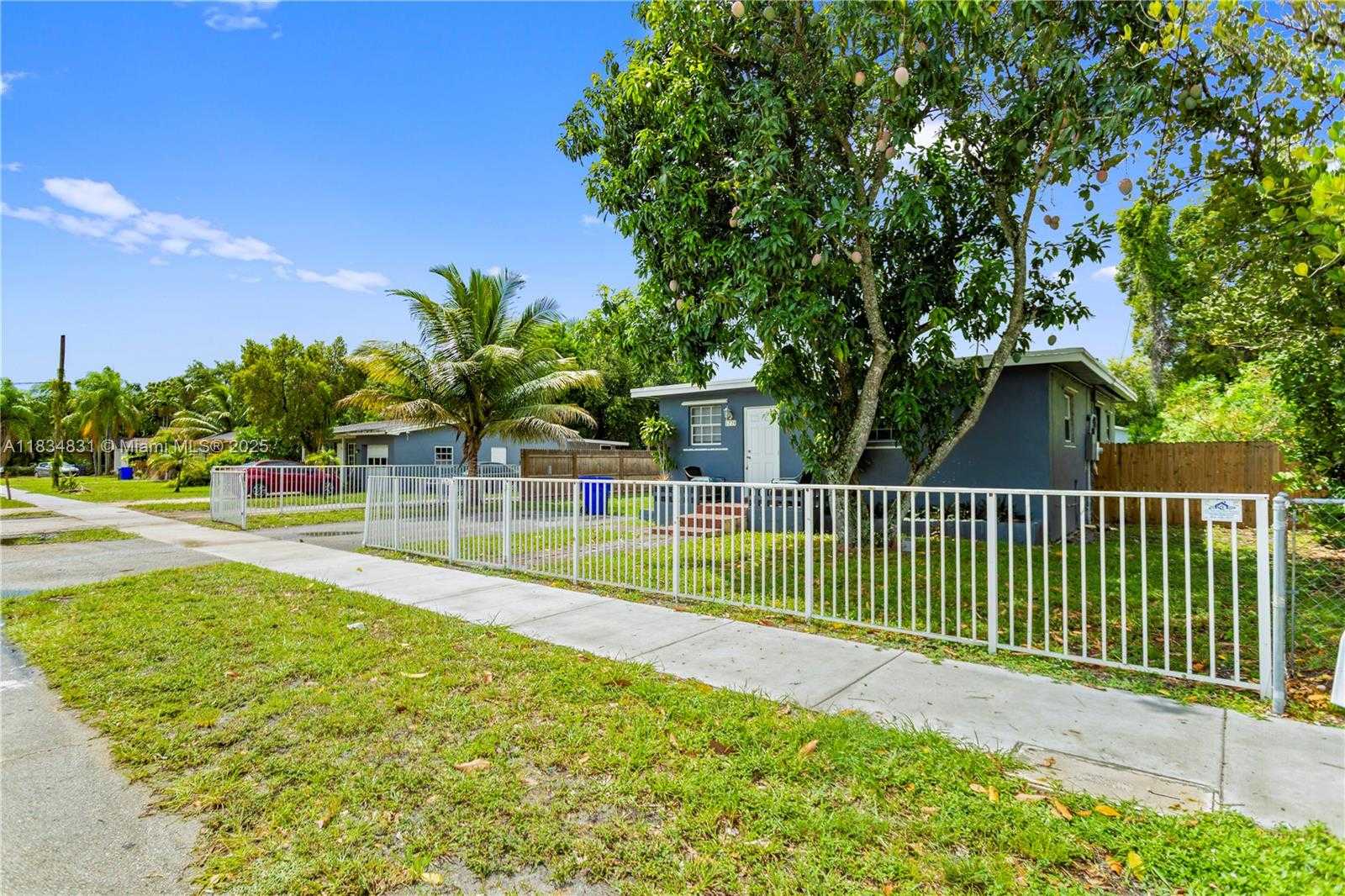 Small Image of 5734 MCKINLEY ST, Hollywood Number 3