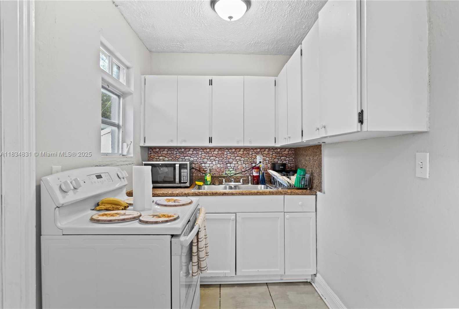 Small Image of 5734 MCKINLEY ST, Hollywood Number 35