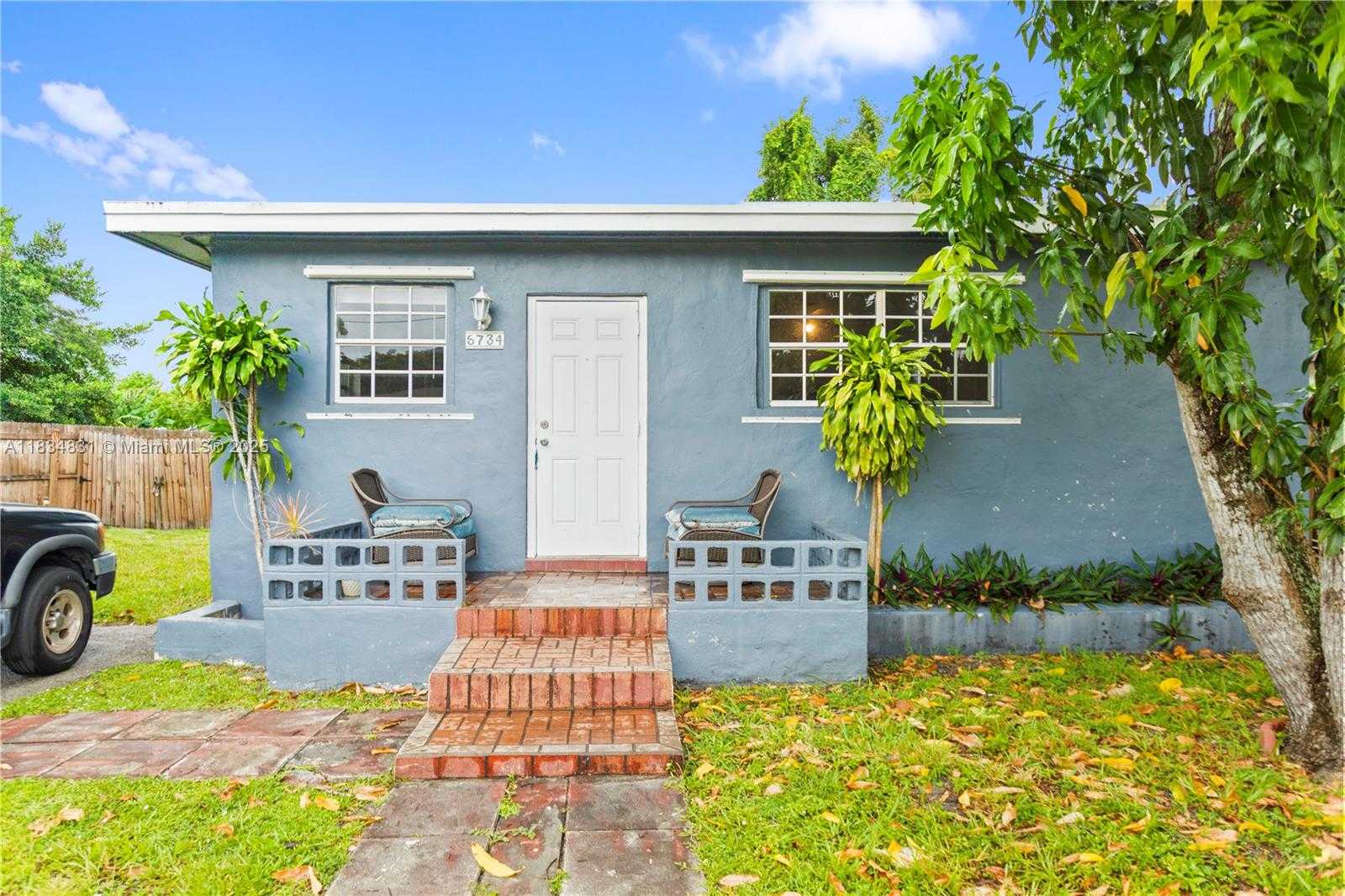 Small Image of 5734 MCKINLEY ST, Hollywood Number 4