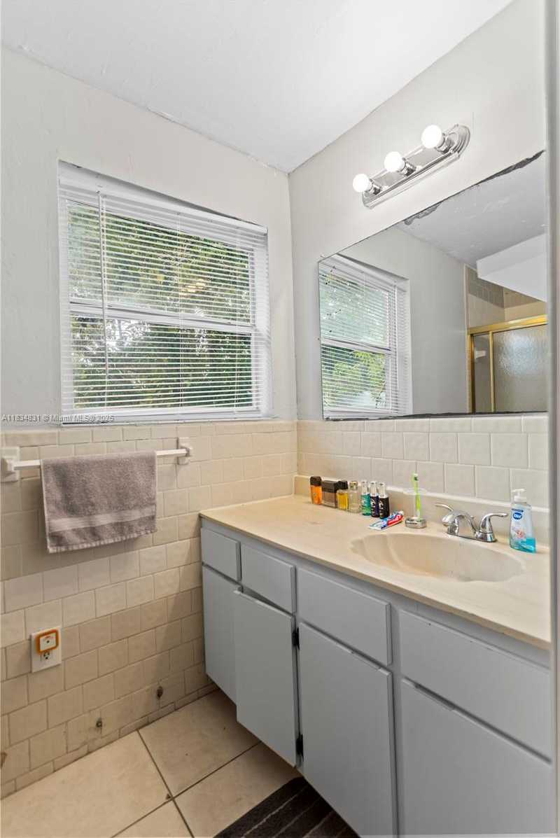 Small Image of 5734 MCKINLEY ST, Hollywood Number 45