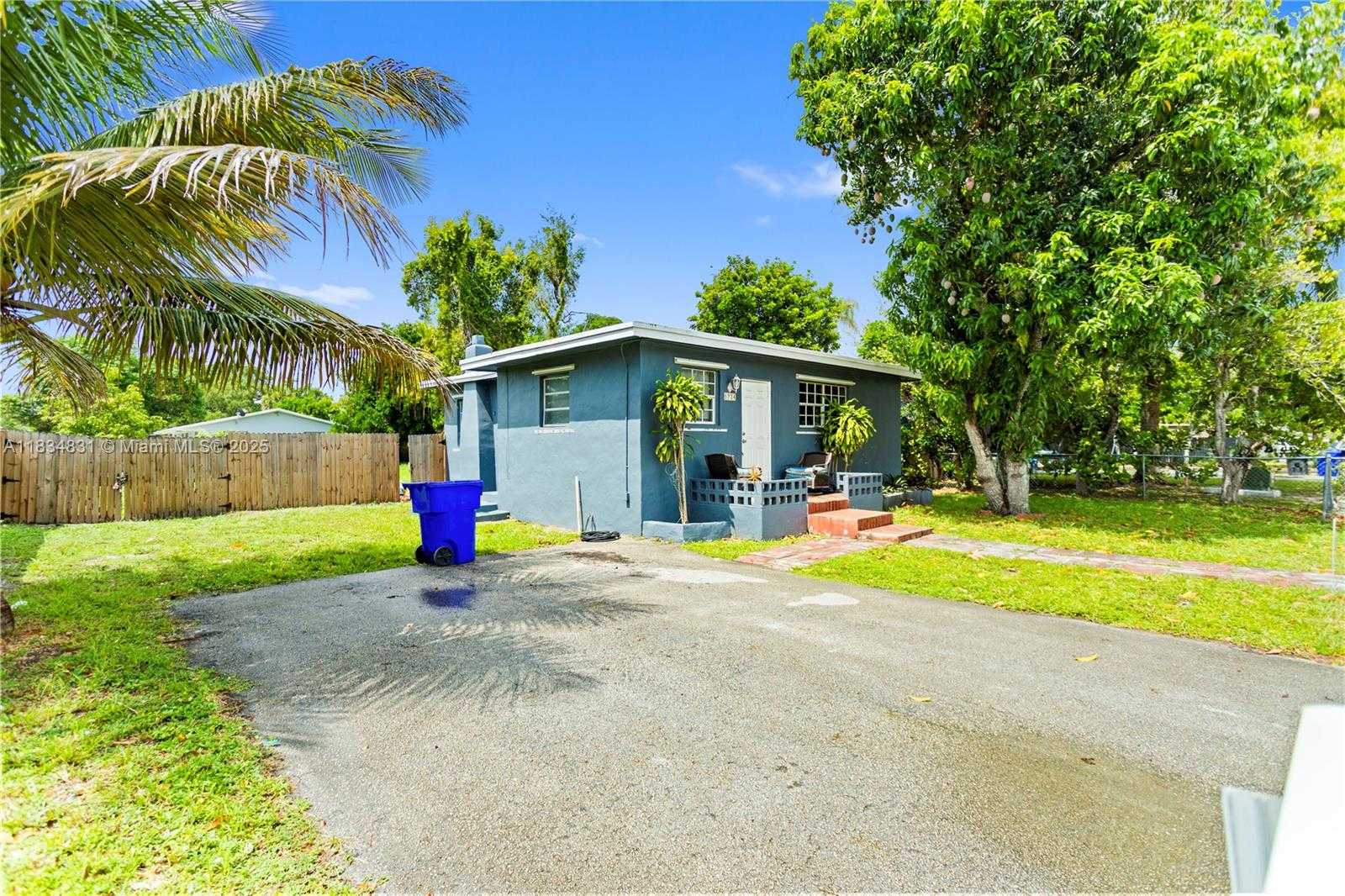 Small Image of 5734 MCKINLEY ST, Hollywood Number 9