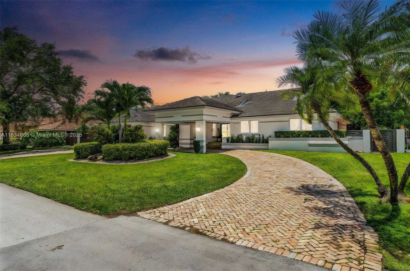 Small Image of 17940 SOUTH WEST 83RD AVE, Palmetto Bay Number 2