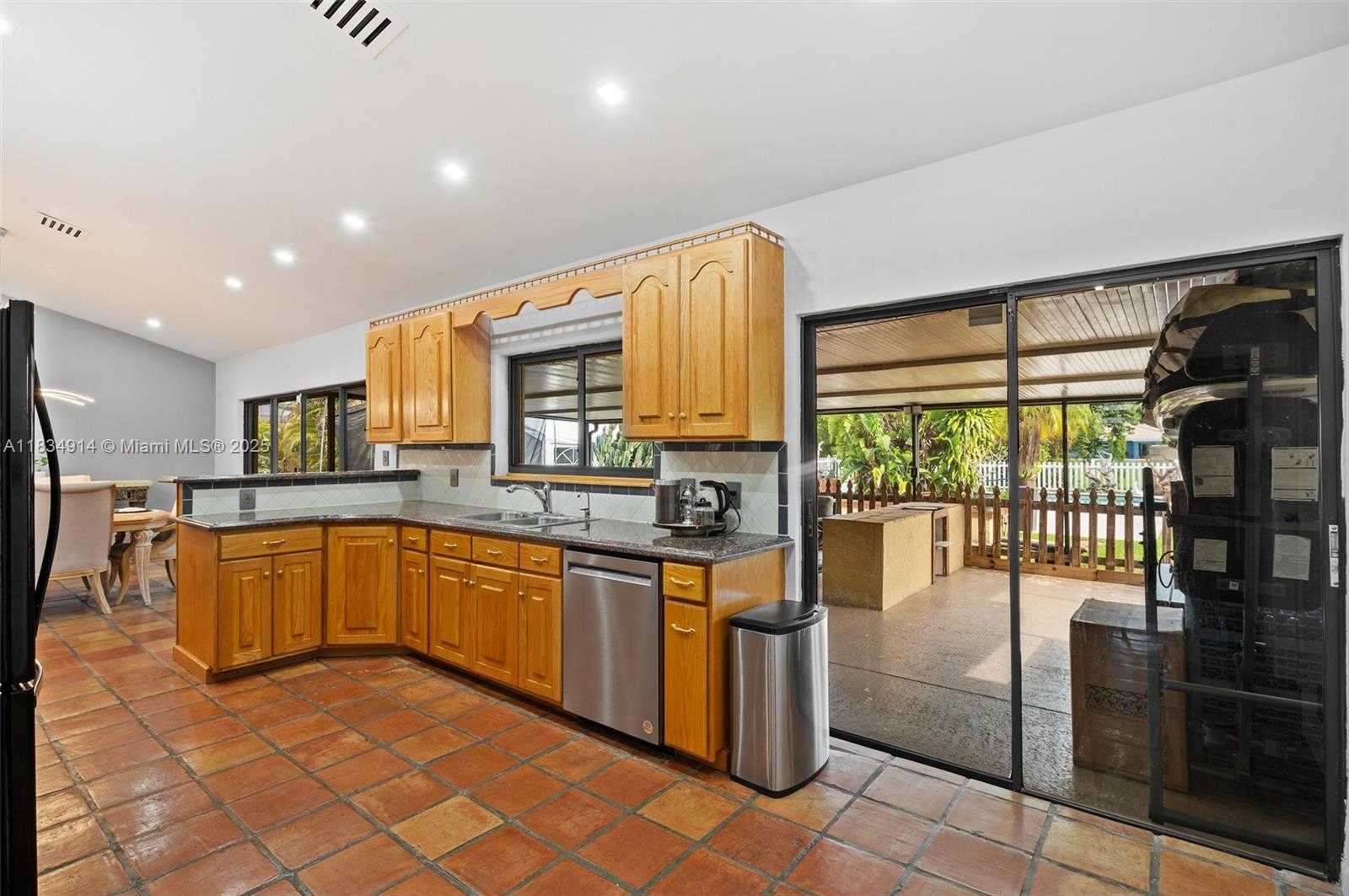 Small Image of 14040 SOUTH WEST 14TH ST, Davie Number 11