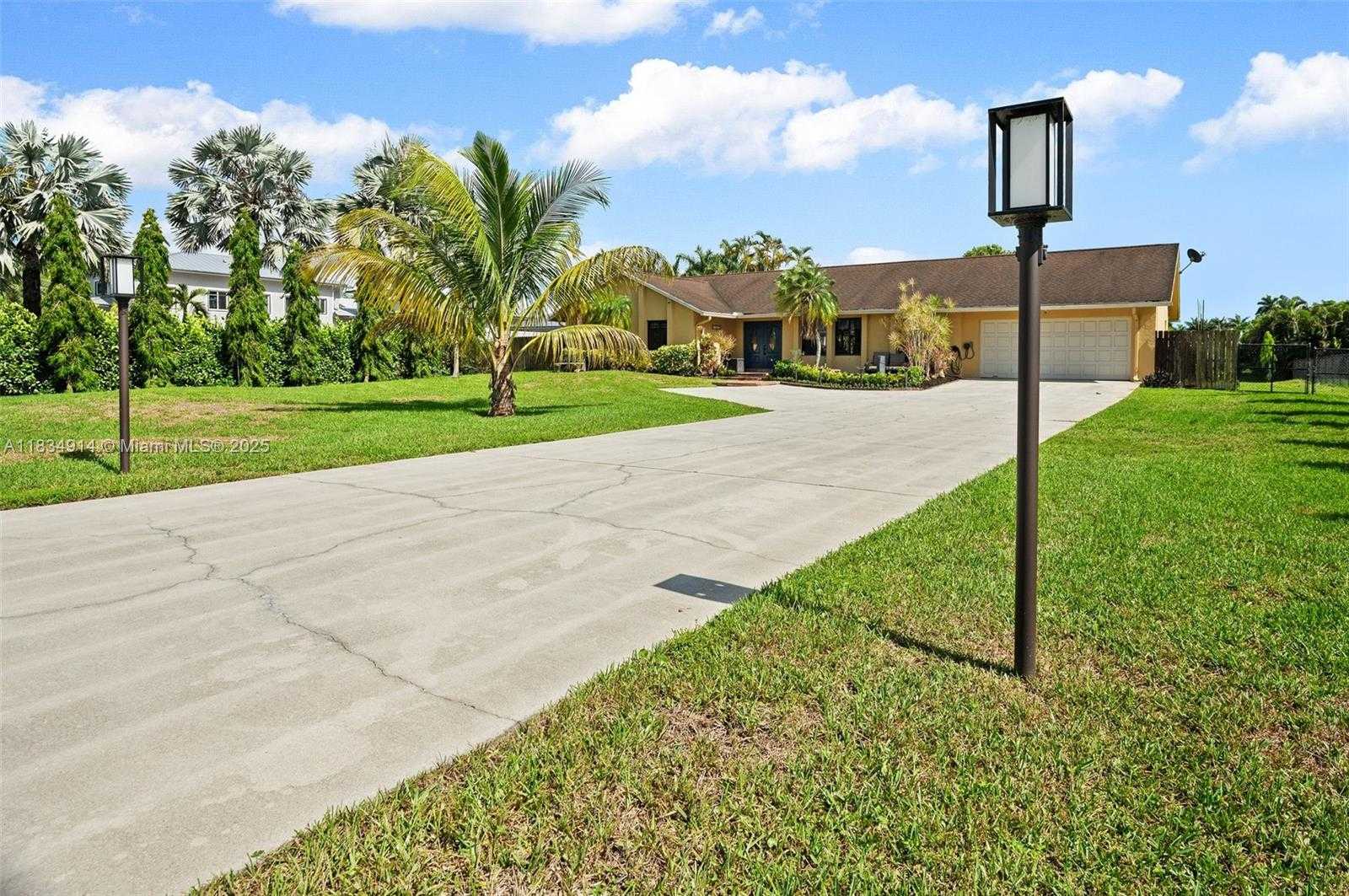 Small Image of 14040 SOUTH WEST 14TH ST, Davie Number 3