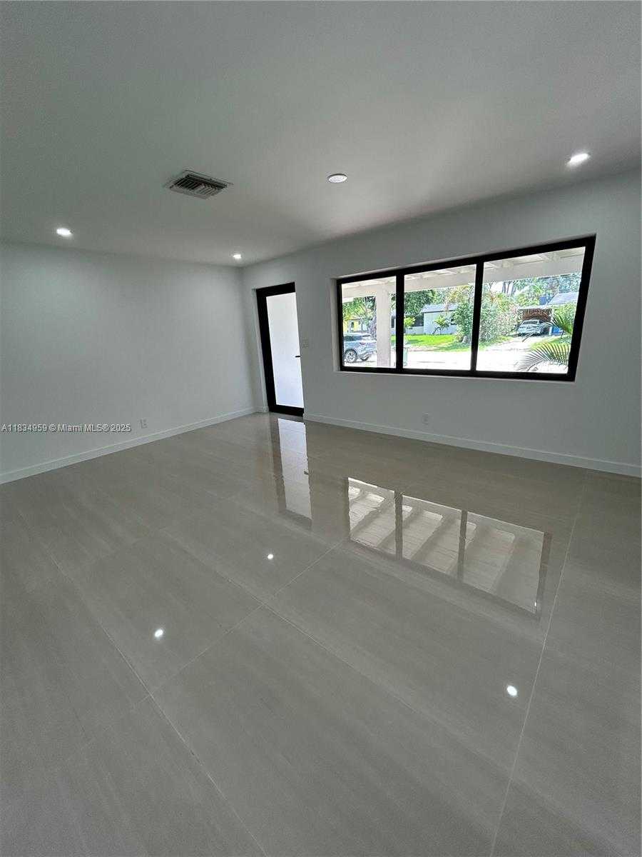 Small Image of 2917 NORTH WEST 6TH AVE, Wilton Manors Number 5