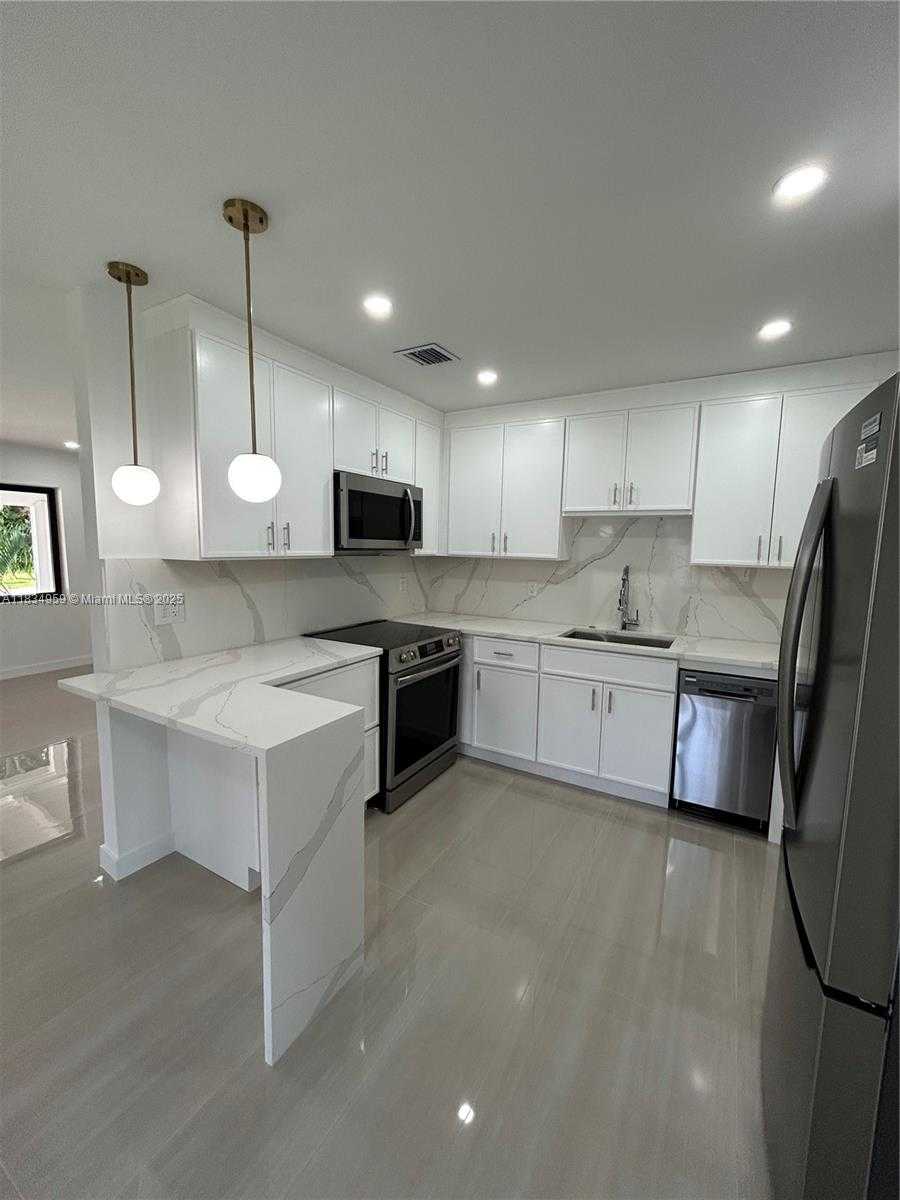 Small Image of 2917 NORTH WEST 6TH AVE, Wilton Manors Number 7