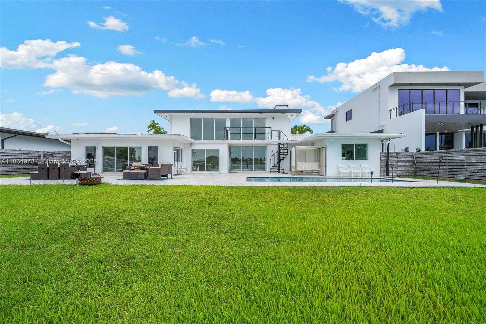 Small Image of 1930 NORTH EAST 193RD ST, Miami Number 22