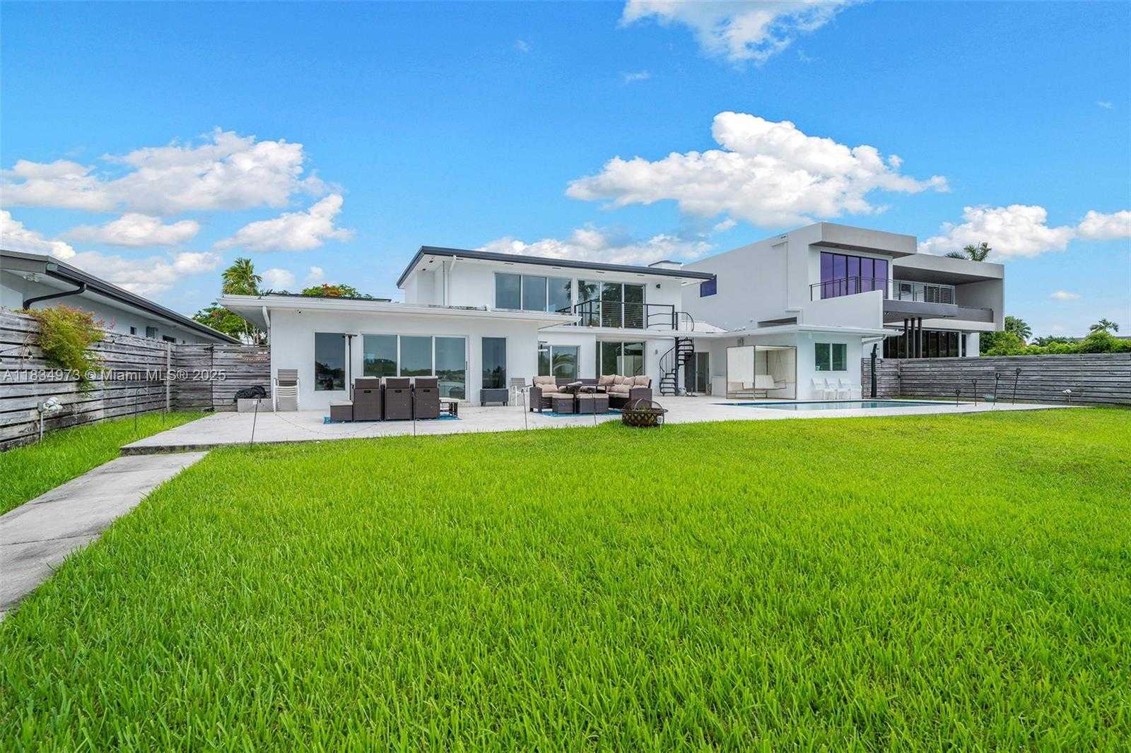 Small Image of 1930 NORTH EAST 193RD ST, Miami Number 23