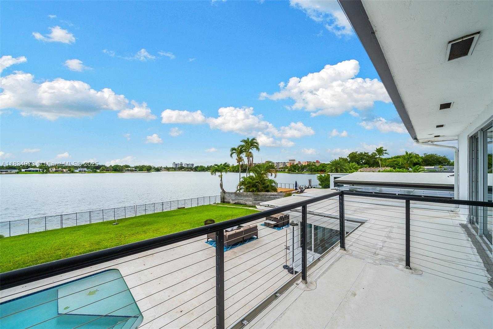 Small Image of 1930 NORTH EAST 193RD ST, Miami Number 27