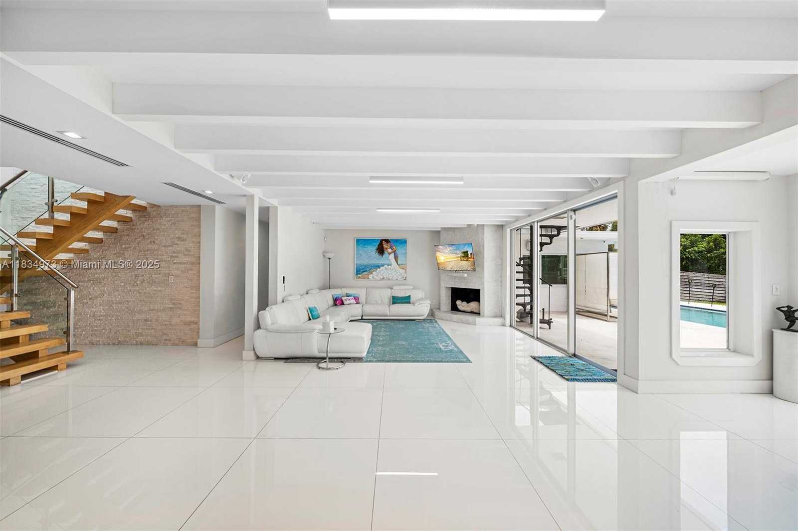 Small Image of 1930 NORTH EAST 193RD ST, Miami Number 5