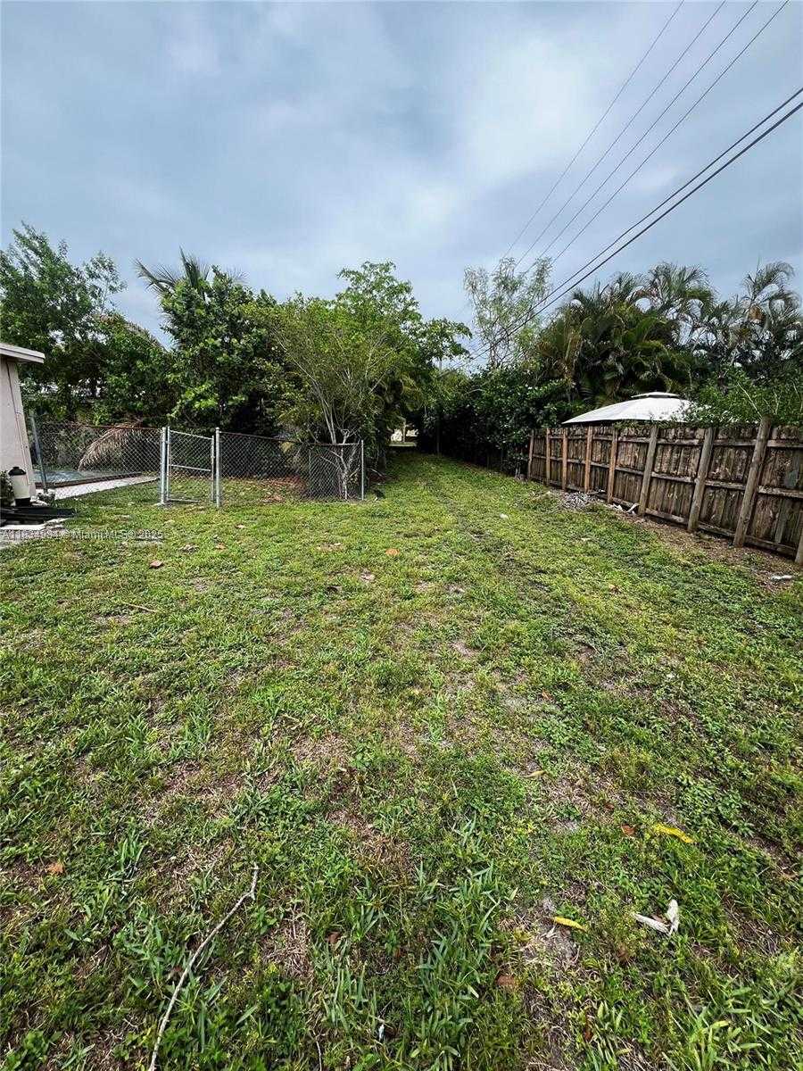 Small Image of 60 NORTH WEST 120TH TER, North Miami Number 3