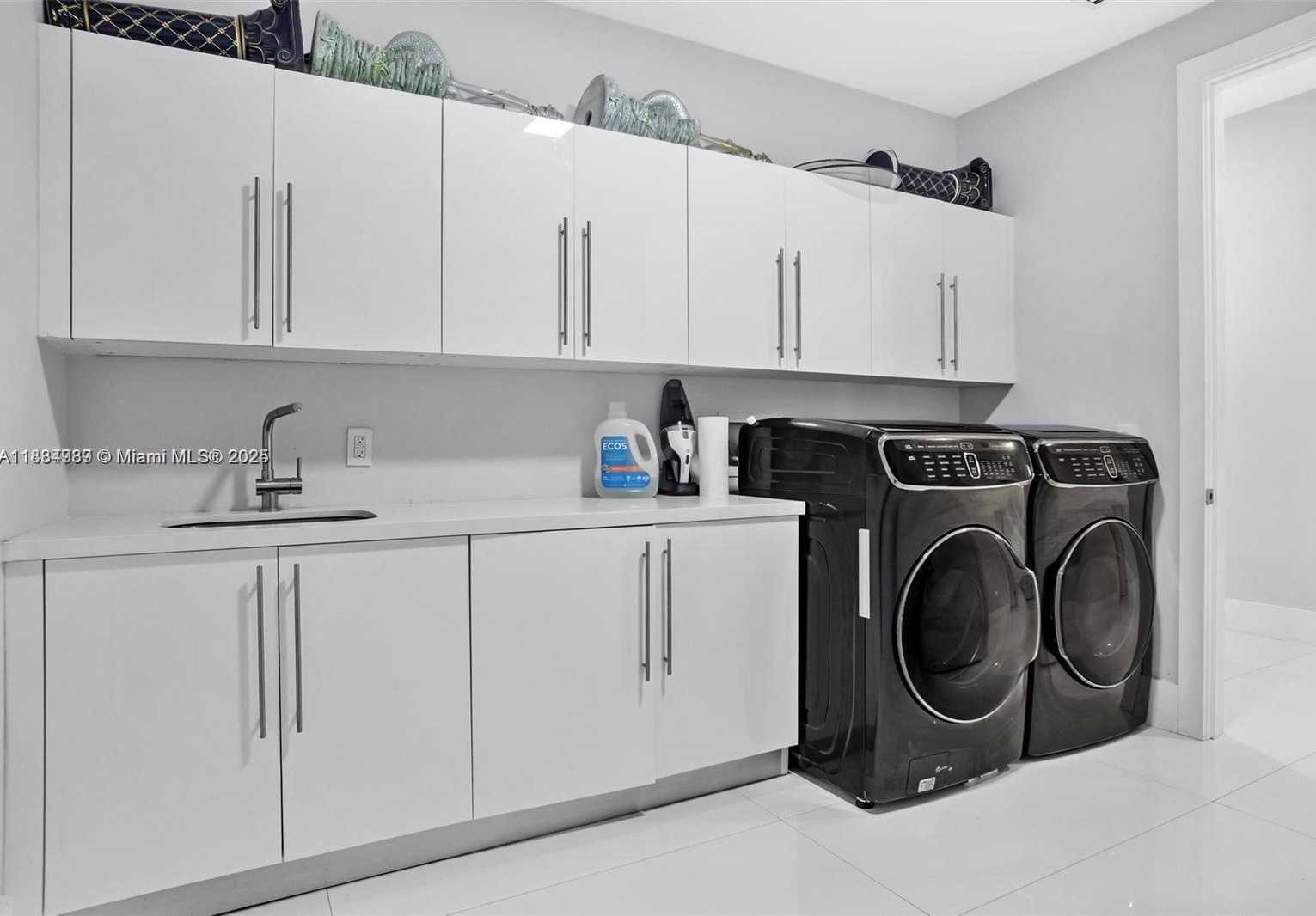 Small Image of 11350 NORTH WEST 8TH ST, Plantation Number 24