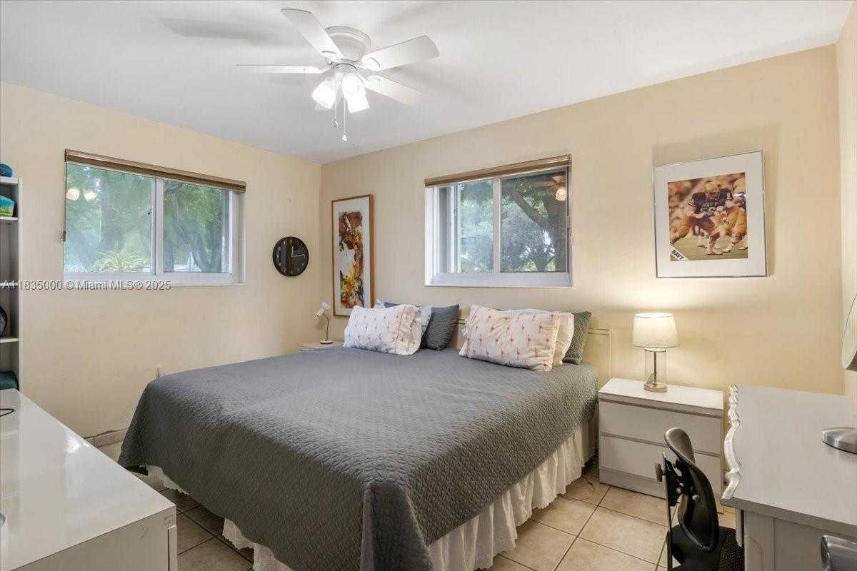 Small Image of 14181 LEANING PINE DR, Miami Lakes Number 14