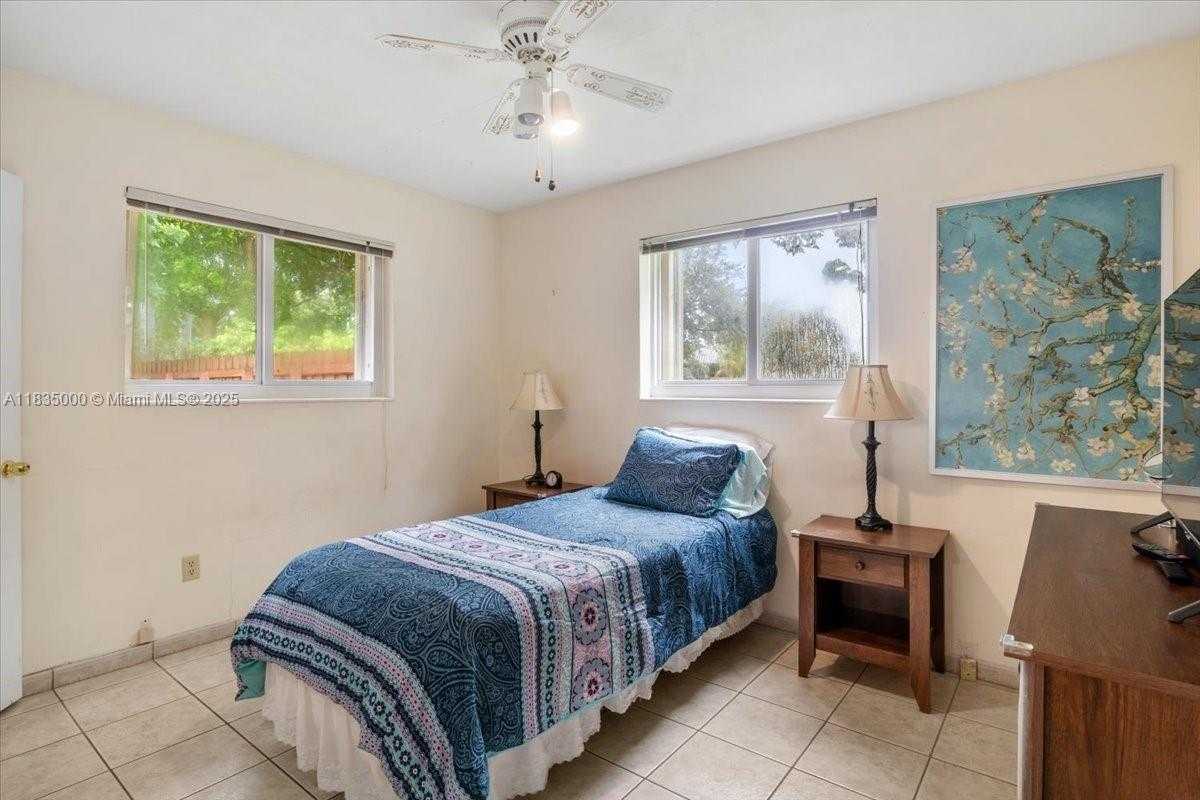 Small Image of 14181 LEANING PINE DR, Miami Lakes Number 16