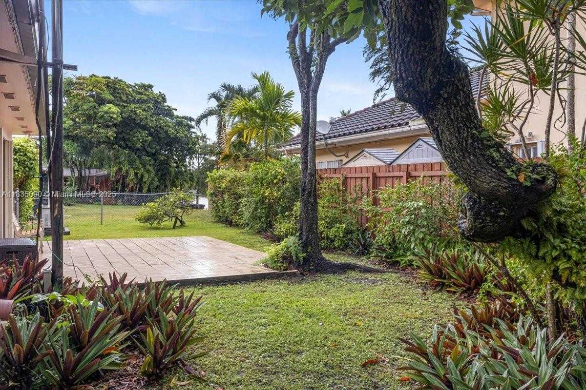 Small Image of 14181 LEANING PINE DR, Miami Lakes Number 27