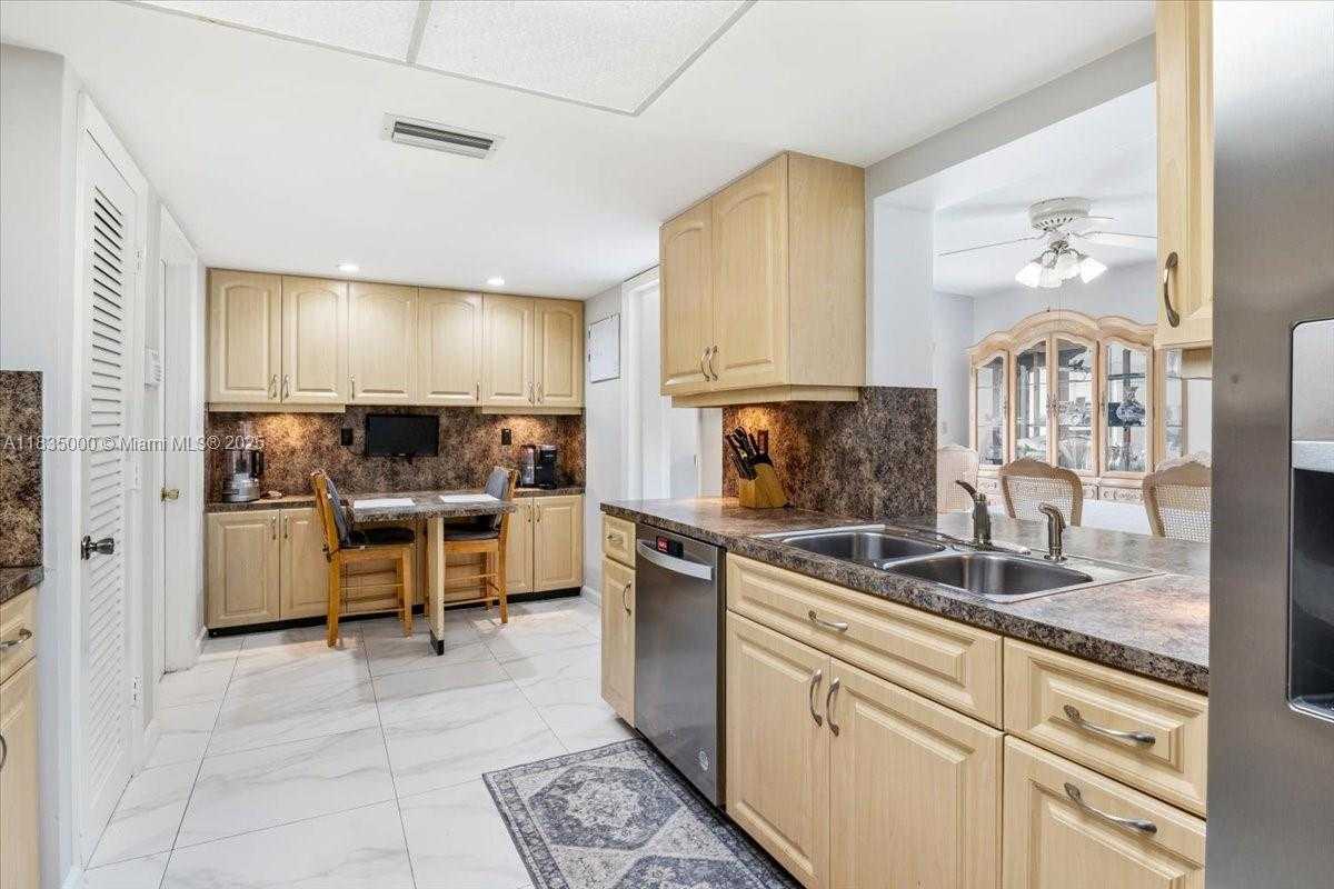 Small Image of 14181 LEANING PINE DR, Miami Lakes Number 3